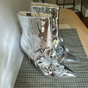 NWOT! Sam Edelman Silver Metallic Pointed Toe Boots w/ bow style flower